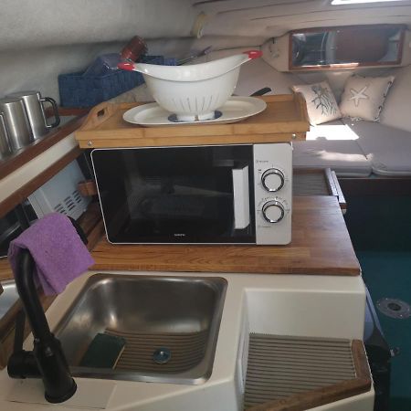 Port De Saint Laurent Du Var - Bateau Moteur酒店 外观 照片