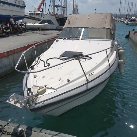Port De Saint Laurent Du Var - Bateau Moteur酒店 外观 照片