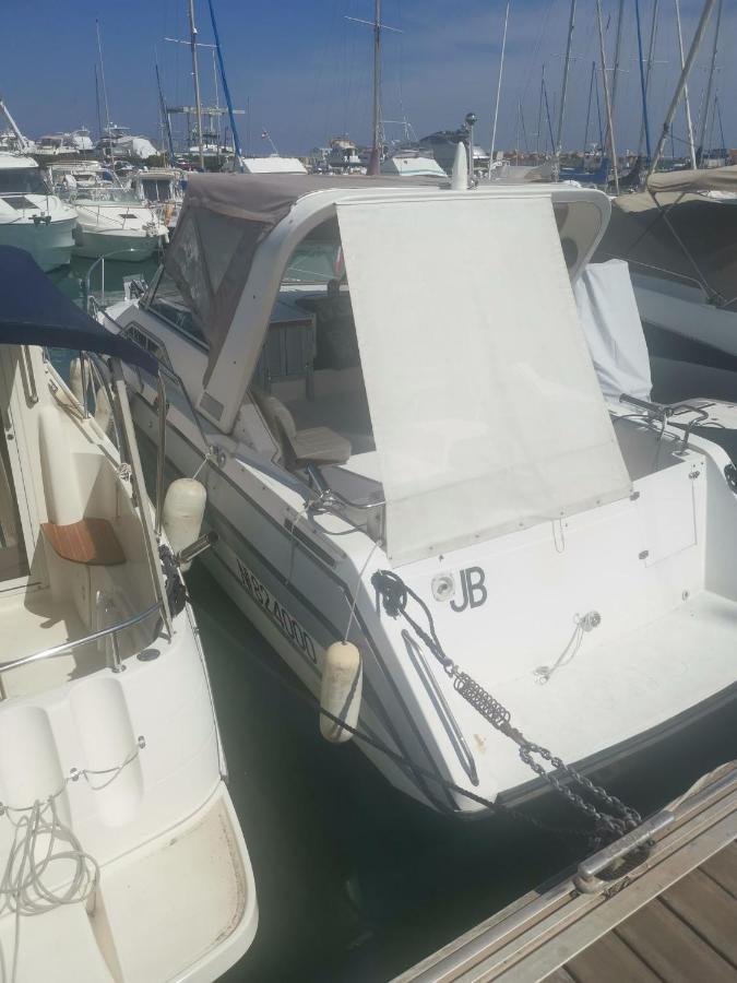 Port De Saint Laurent Du Var - Bateau Moteur酒店 外观 照片