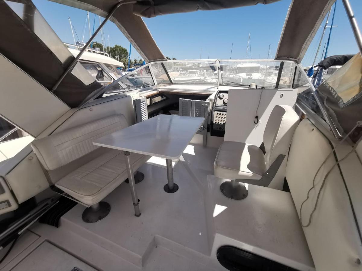 Port De Saint Laurent Du Var - Bateau Moteur酒店 外观 照片