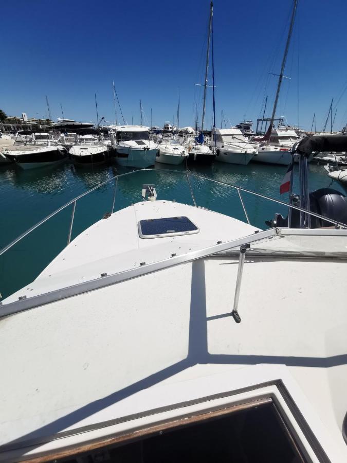 Port De Saint Laurent Du Var - Bateau Moteur酒店 外观 照片